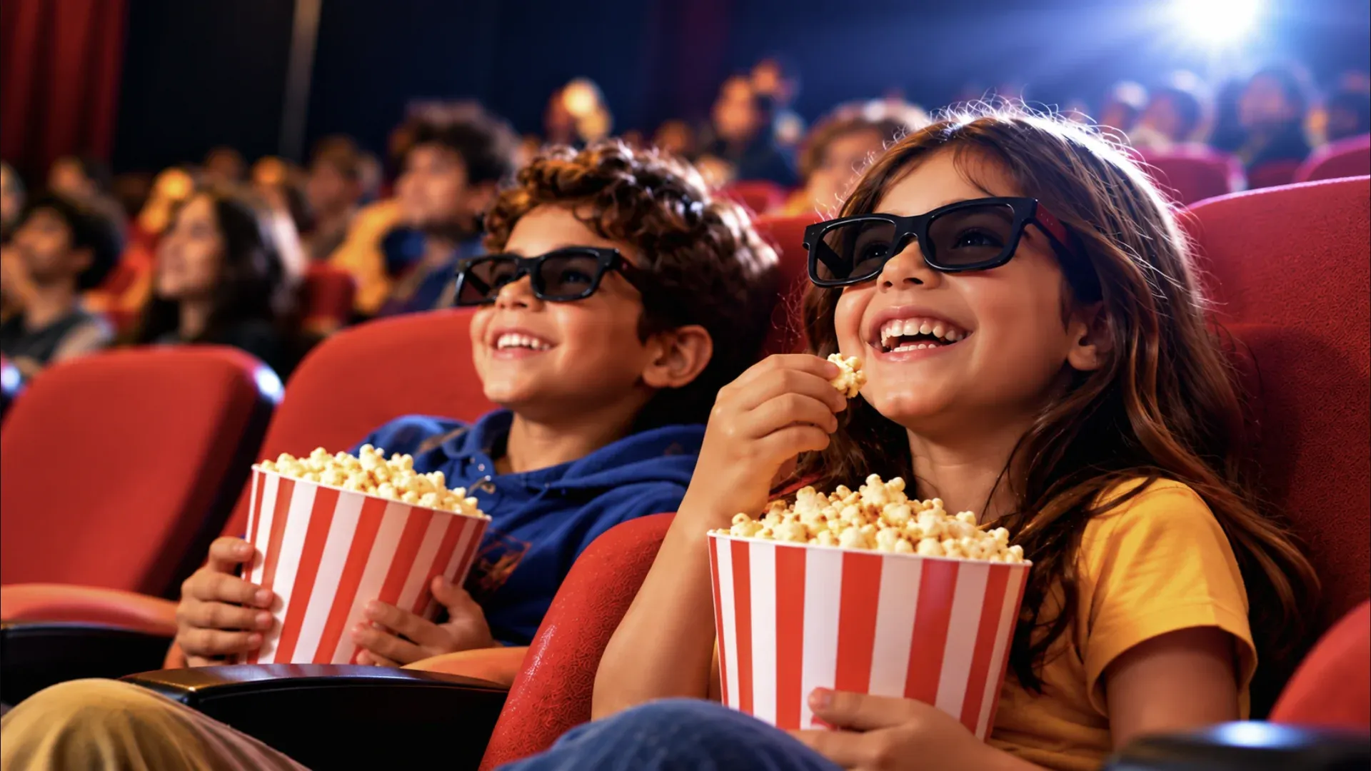 Imagem ilustrativa de crianças com pipoca no cinema; a promoção contempla apenas sessões 2D