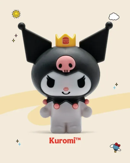 Kuromi com capuz preto e pequena coroa amarela