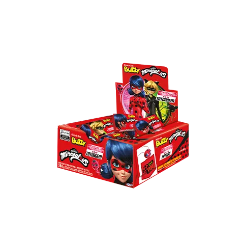 Display do chiclete Buzzy Ladybug, com Ladybug e Cat Noir na embalagem vermelha