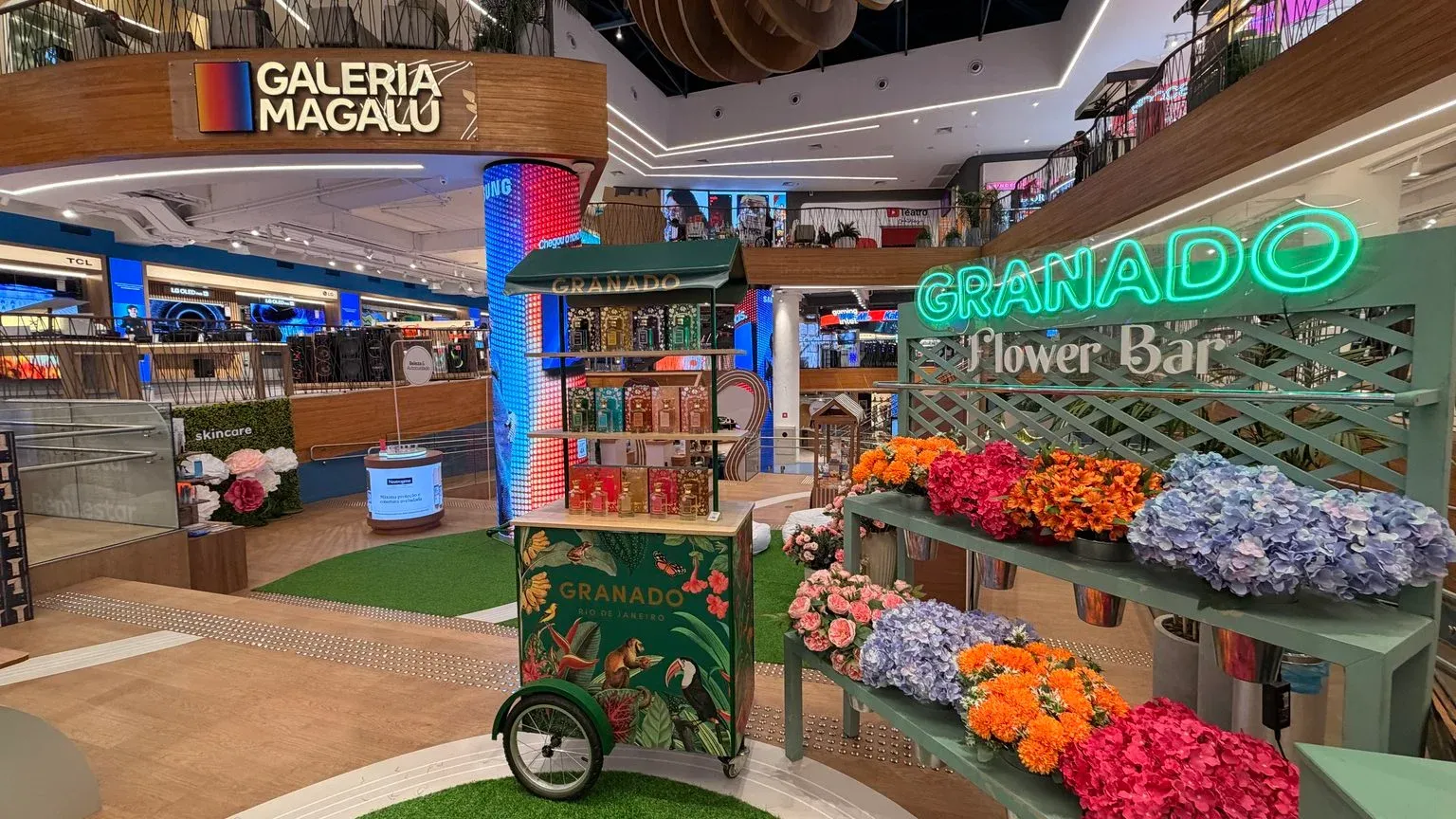 Espaço da Granado no circuito, com o Flower Bar onde clientes da marca montam o próprio buquê