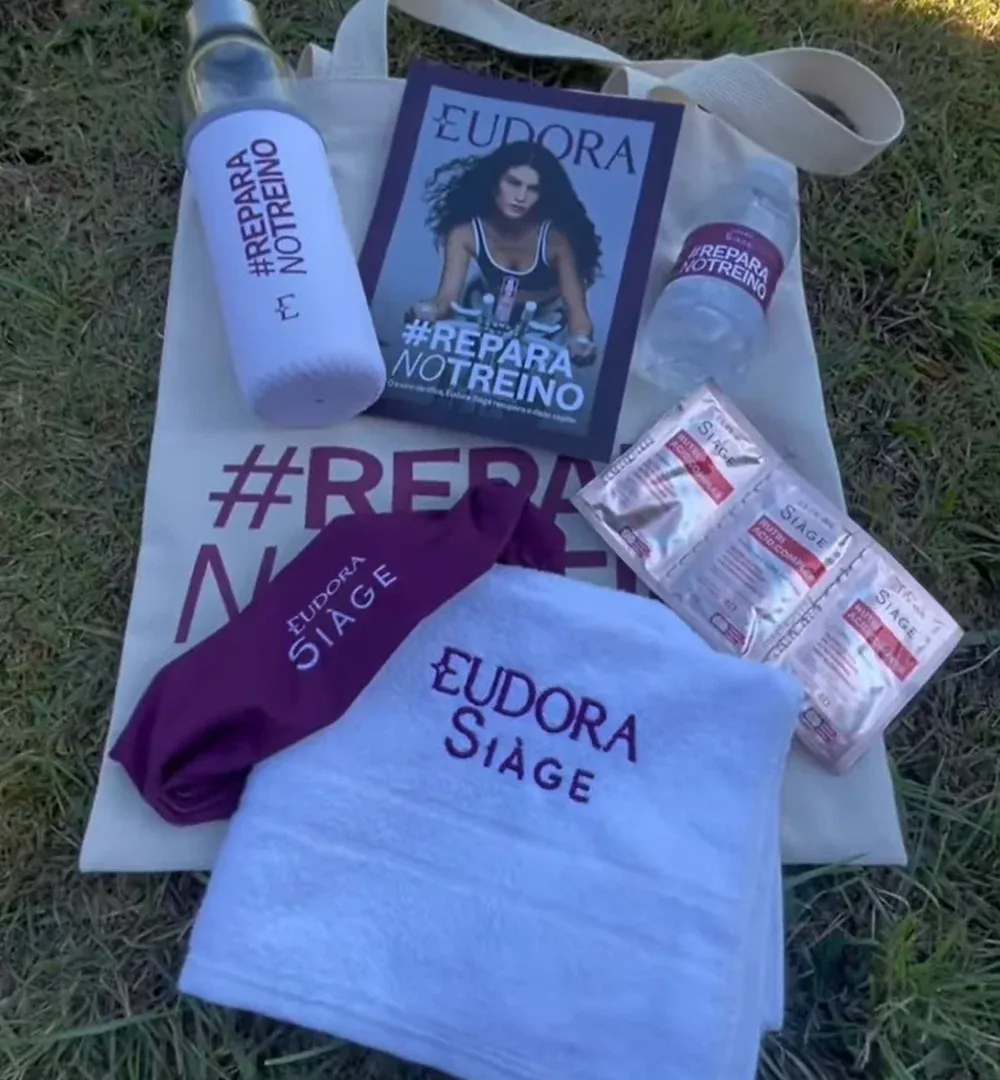 Kit grátis da Eudora Siàge com ecobag, toalha, faixa e squeeze