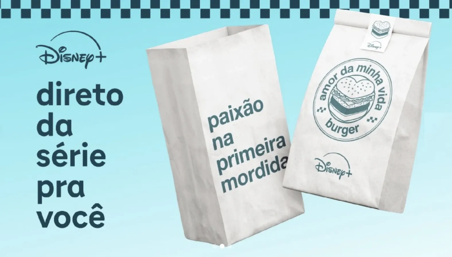 Sacolas de entrega da Amor da Minha Vida Burger com a identidade da parceria Disney+ e T.T. Burger