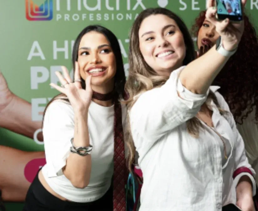 Equipe Matrix e parceiros durante a ativação de beleza na Sephora