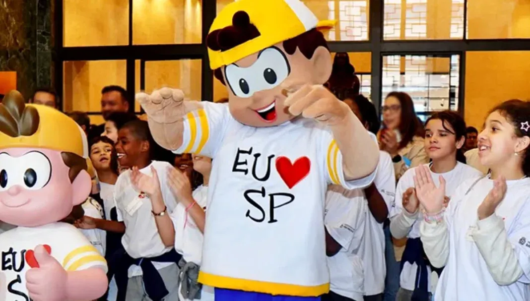 Brinde grátis: Ingressos Grátis: Lote Extra para o Desfile Mauricio 90 em SP