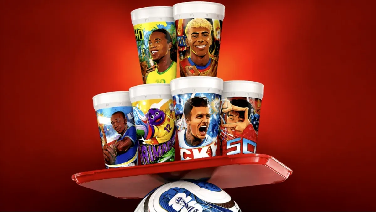 Brinde grátis: Compre e Ganhe McDonald's: Copos Colecionáveis da Copa 2026 com Ronaldinho e Beckham