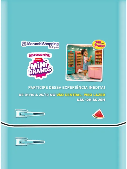 Cartaz azul em formato de geladeira anuncia a Mini Brands no MorumbiShopping entre 1º e 25 de outubro, das 12h às 20h