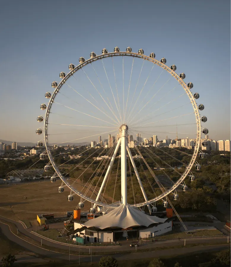 Vista diurna oficial da Roda Rico no Parque Cândido Portinari; o passeio nas cabines é pago